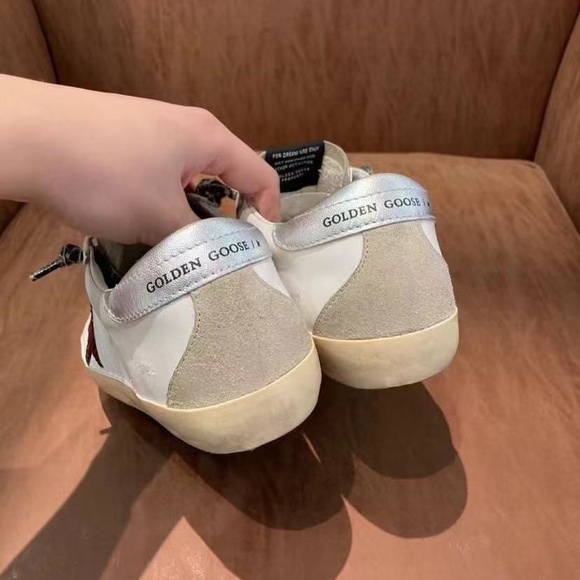 Golden Goose White Sneakers with Burgundy Star - Picture 4 of 4